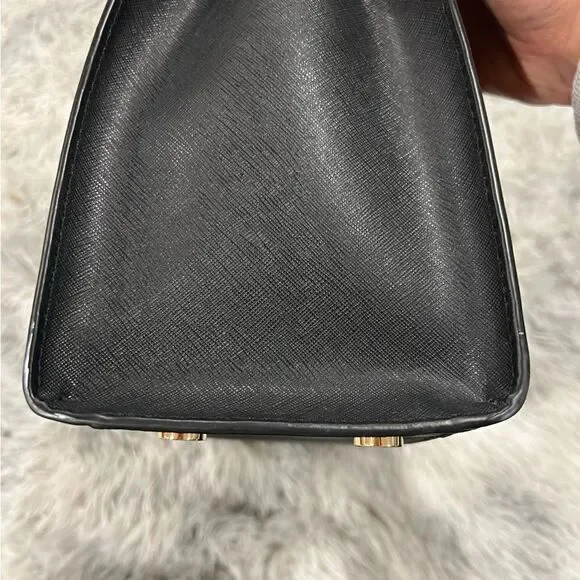 Michael Kors Black Leather Medium East West Dillon Tote w/ cross body strap - Picture 7 of 13